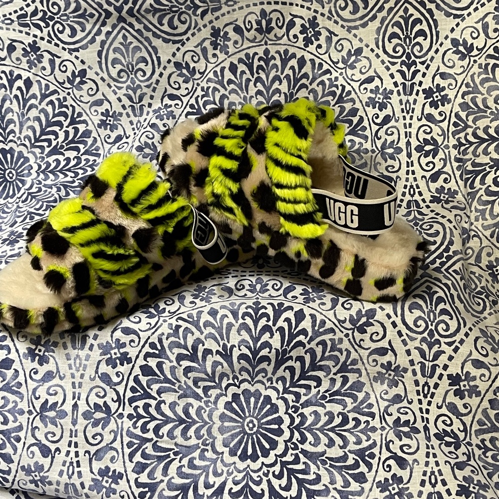 UGG slippers women’s Fluff Yeah Animalia Size 9 lime green brand new UGG